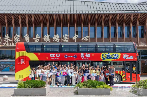 车厢内的小提琴演奏